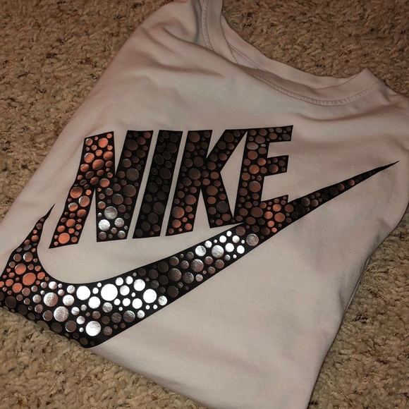 white and silver nike shirt